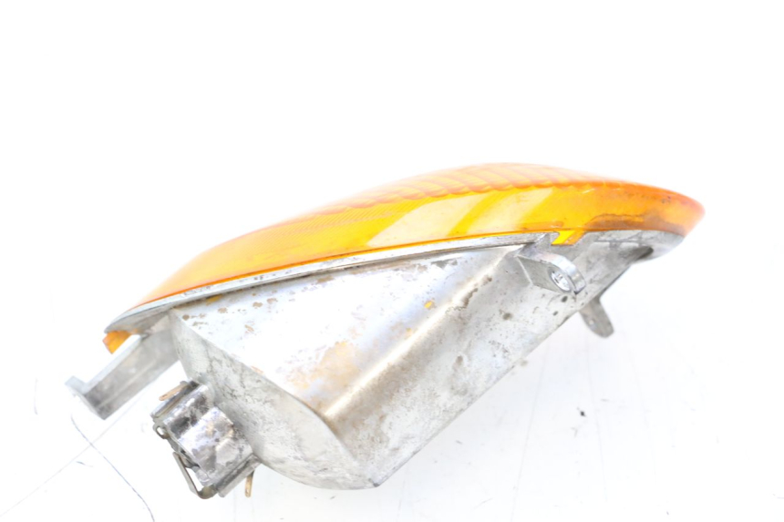 photo de CLIGNOTANT AVANT DROIT YAMAHA YP MAJESTY 125 (1998 - 2001) - Autre angle de vue