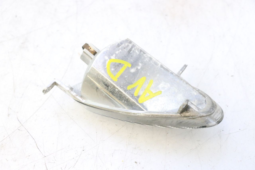 photo de CLIGNOTANT AVANT DROIT YAMAHA YP MAJESTY 125 (2002 - 2006) - Gros plan technique