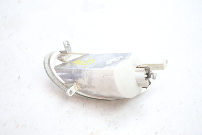photo de CLIGNOTANT AVANT DROIT YAMAHA YP MAJESTY 125 (2002 - 2006) - Gros plan technique