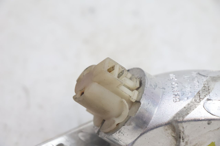 photo de CLIGNOTANT AVANT DROIT PIAGGIO ZIP IGET 4T 50 (2021 - 2023) - Points de fixation