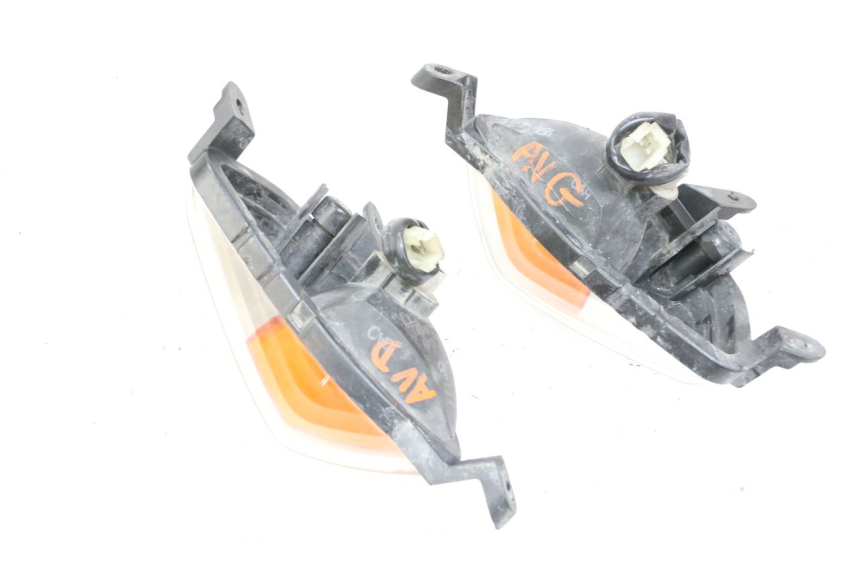 photo de CLIGNOTANT AVANT YAMAHA FJR ABS 1300 (2006 - 2012) - Gros plan technique