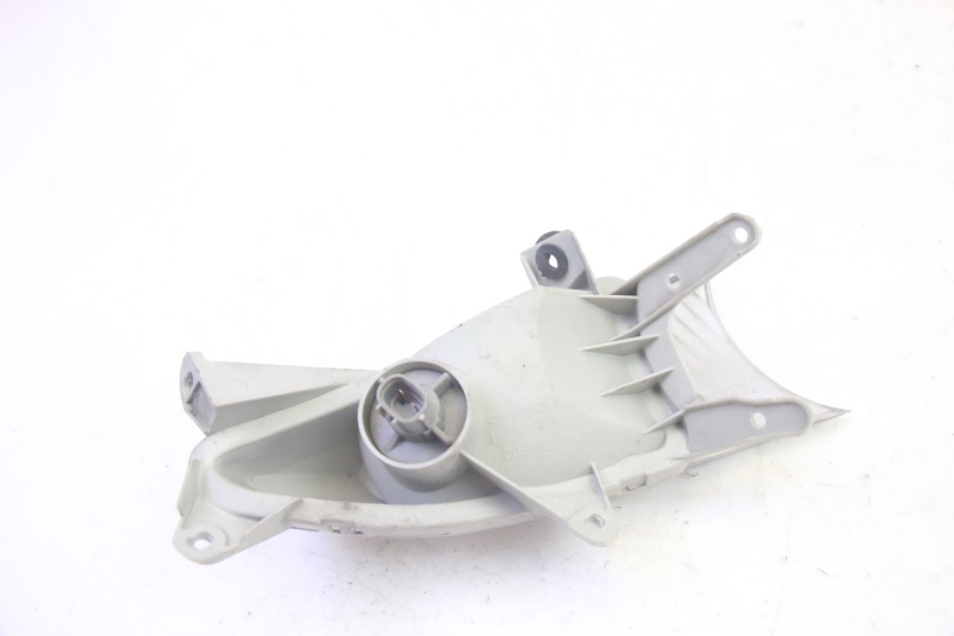 photo de CLIGNOTANT AVANT GAUCHE SUZUKI BURGMAN 125 (2007 - 2014) - Autre angle de vue