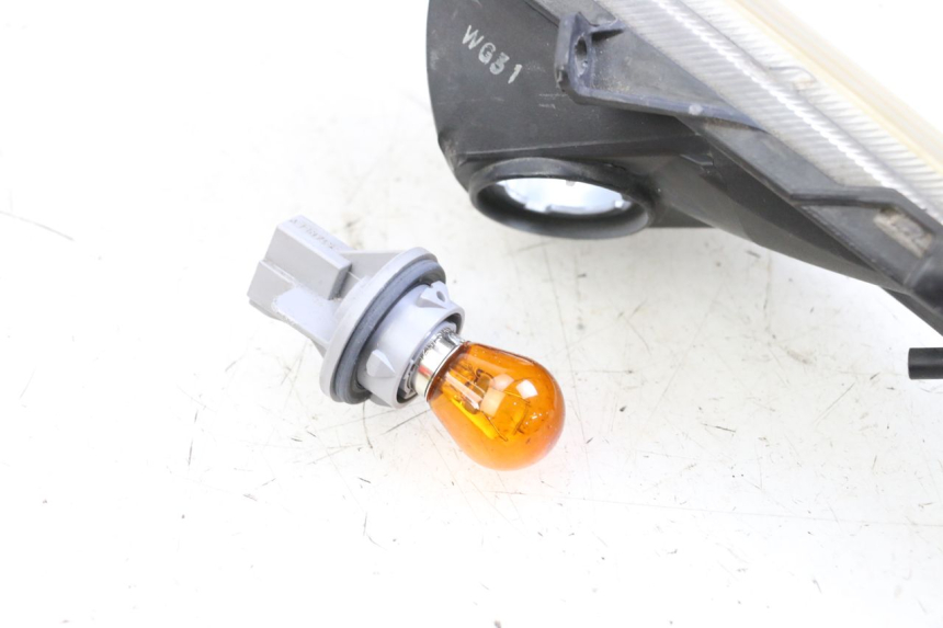 photo de CLIGNOTANT AVANT GAUCHE HONDA FJS SILVER WING SILVERWING 400 (2005 - 2008)