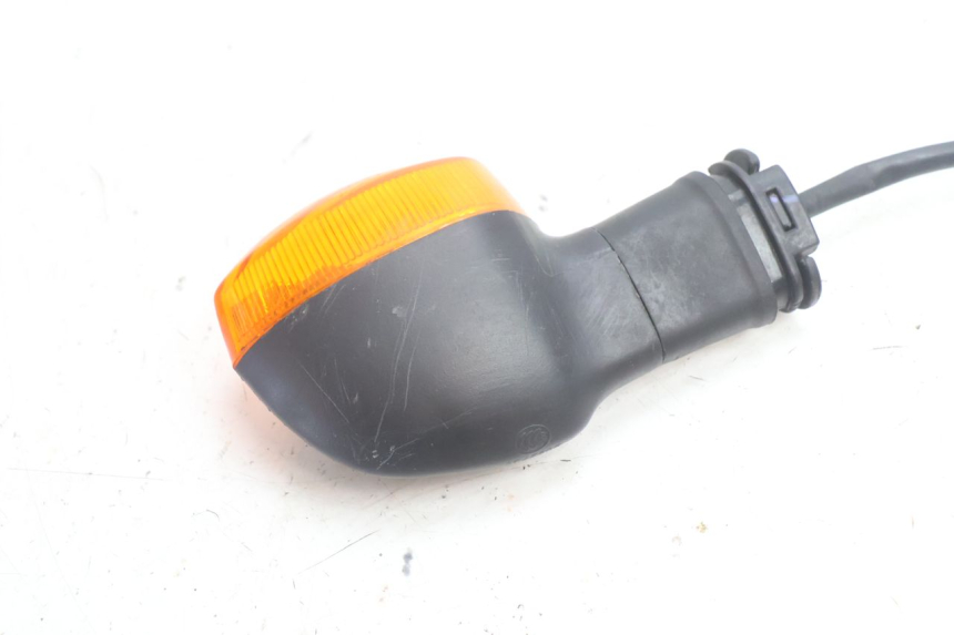 photo de CLIGNOTANT AVANT GAUCHE YAMAHA FZ8 800 (2010 - 2016) - Gros plan technique