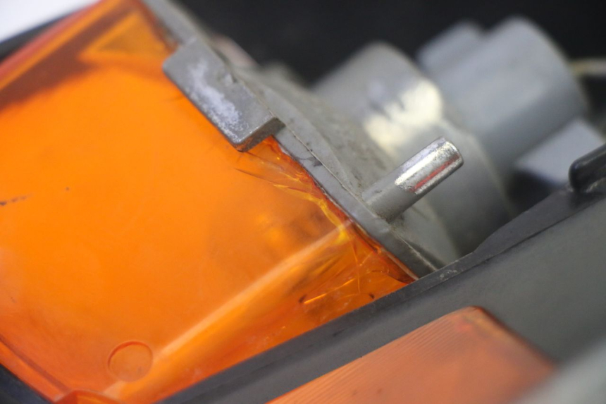 photo de CLIGNOTANT AVANT GAUCHE KAWASAKI GPZ RX 1000 (1986 - 1988) - Points de fixation