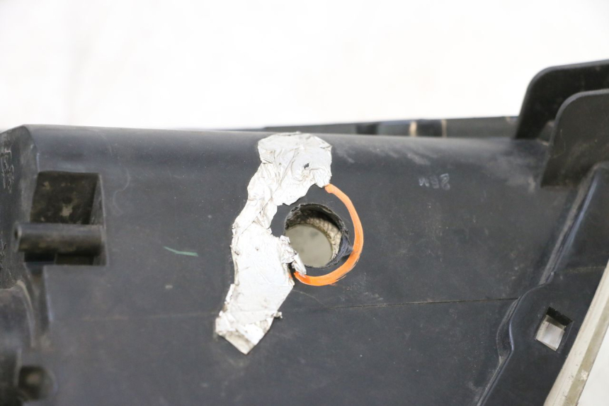 photo de CLIGNOTANT AVANT GAUCHE SYM GTS EVO 125 (2009 - 2013) - Points de fixation