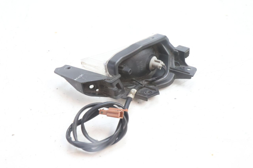 photo de CLIGNOTANT AVANT GAUCHE YAMAHA N-MAX NMAX 125 (2021 - 2024) - Autre angle de vue