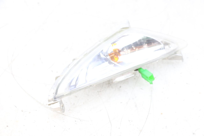 photo de CLIGNOTANT AVANT GAUCHE SYM ORBIT 2 4T 50 (2008 - 2017) - Gros plan technique