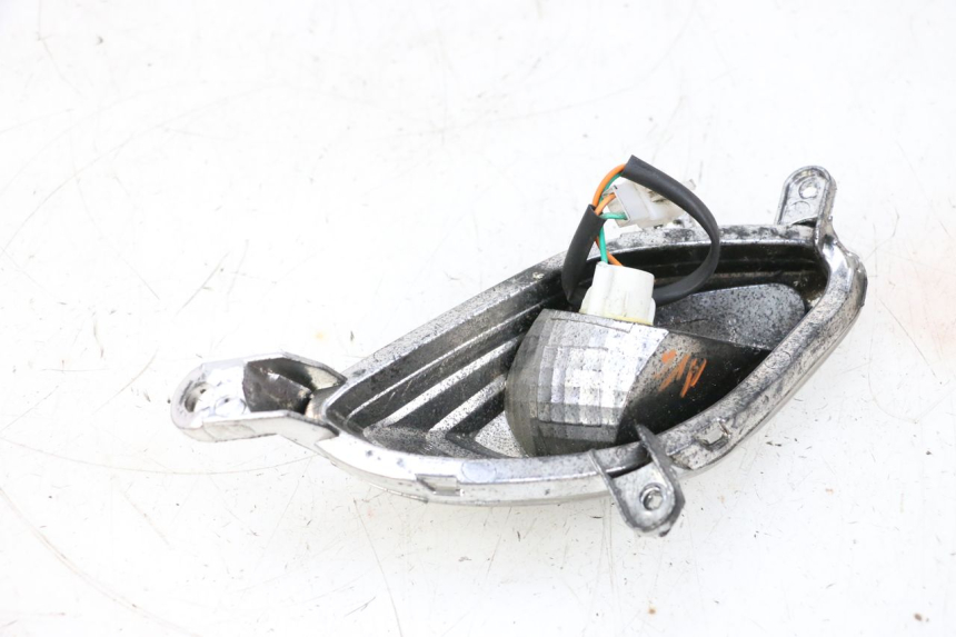 photo de CLIGNOTANT AVANT GAUCHE JM MOTORS SANTANA 50 (2014 - 2023) - Gros plan technique