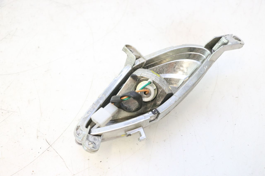 photo de CLIGNOTANT AVANT GAUCHE JM MOTORS SANTANA 50 (2014 - 2023) - Gros plan technique