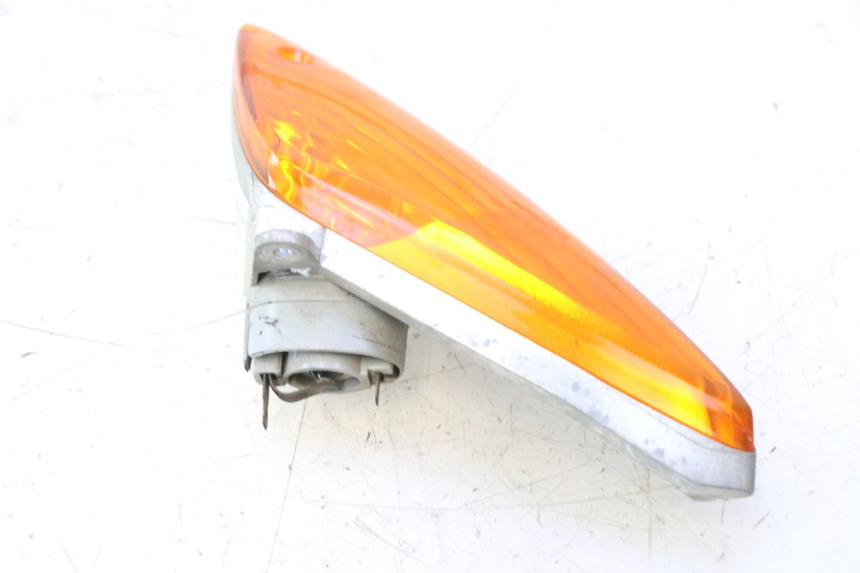 photo de CLIGNOTANT AVANT GAUCHE HONDA SH 125 (2001 - 2003) - Autre angle de vue