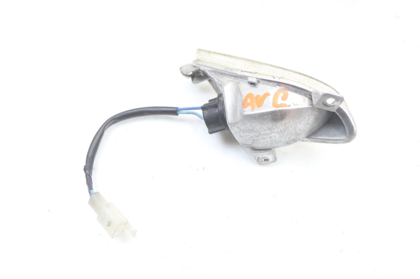 photo de CLIGNOTANT AVANT GAUCHE APRILIA SR MOTARD 50 (2012 - 2018) - Gros plan technique