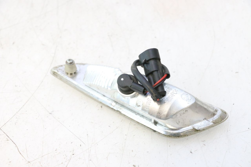 photo de CLIGNOTANT AVANT GAUCHE PIAGGIO VESPA PRIMAVERA 2T 50 (2013 - 2018) - État de surface