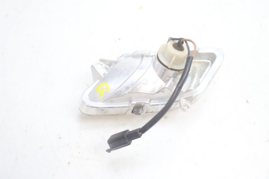 photo de CLIGNOTANT AVANT GAUCHE YAMAHA XMAX X-MAX 125 (2006 - 2009) - Zoom état d’usage