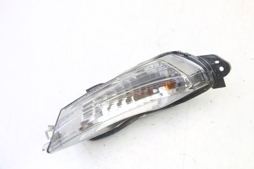 photo de CLIGNOTANT AVANT GAUCHE YAMAHA XMAX X-MAX 125 (2021 - 2025)