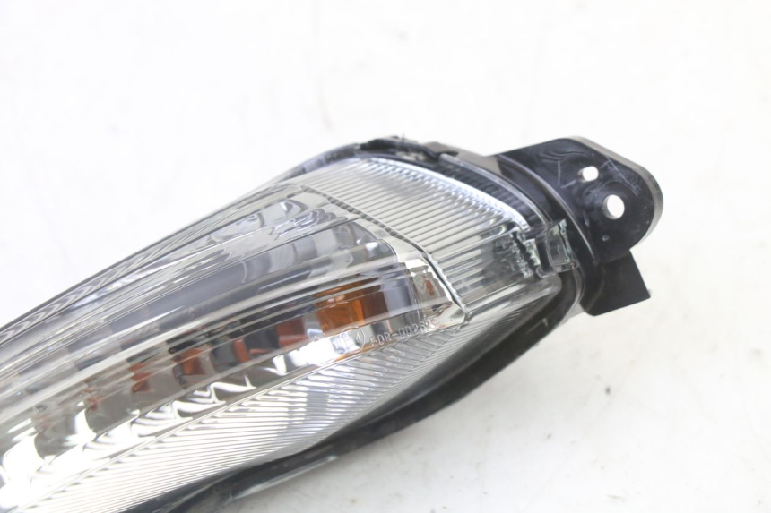 photo de CLIGNOTANT AVANT GAUCHE YAMAHA XMAX X-MAX 125 (2021 - 2025)