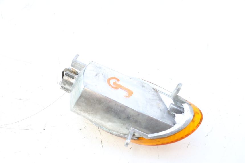 photo de CLIGNOTANT AVANT GAUCHE YAMAHA YP MAJESTY 125 (1998 - 2001) - Autre angle de vue
