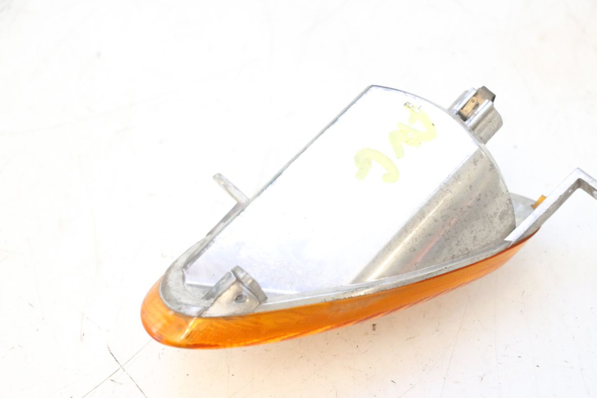 photo de CLIGNOTANT AVANT GAUCHE YAMAHA YP MAJESTY 125 (1998 - 2001) - Points de fixation