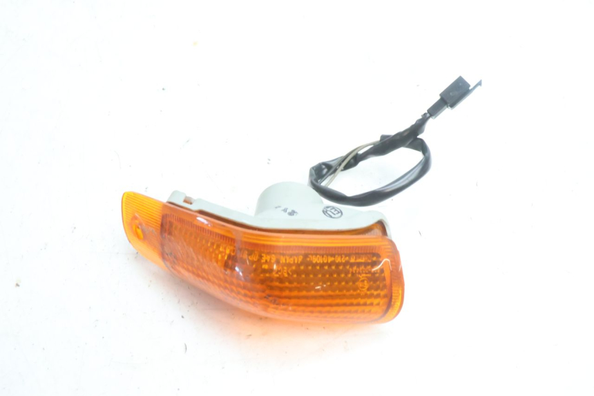 photo de CLIGNOTANT AVANT GAUCHE KAWASAKI ZZR 600 (1995 - 2004) - Gros plan technique