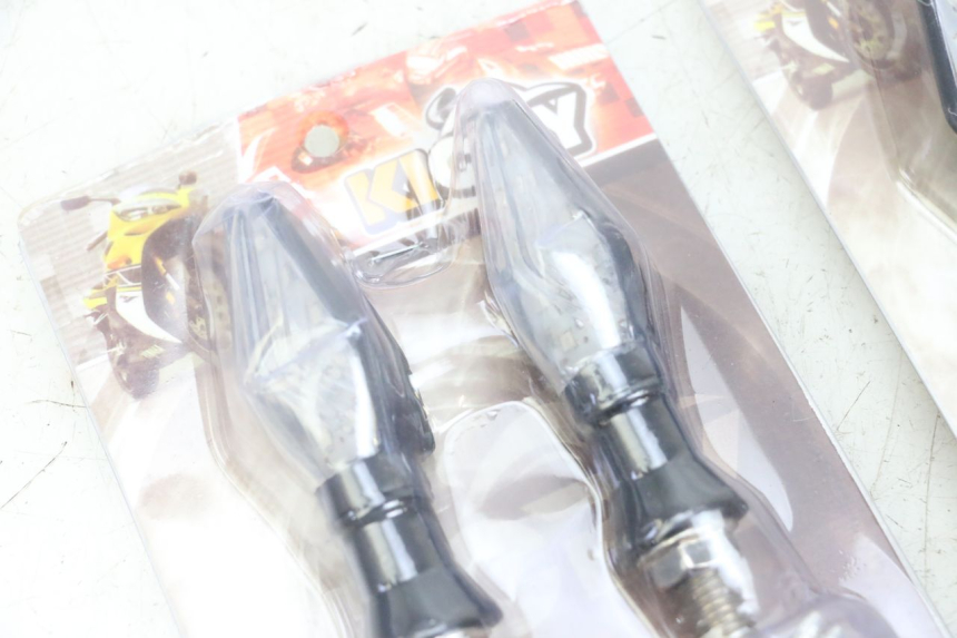 photo de CLIGNOTANT AVANT SUZUKI GSF S BANDIT 600 (2000 - 2004) - Vue d’ensemble