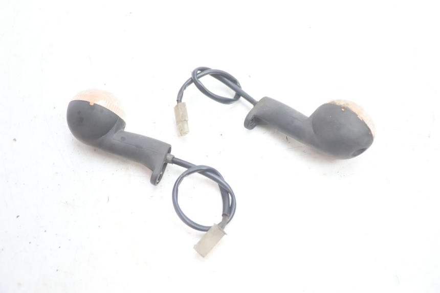 photo de CLIGNOTANT AVANT PEUGEOT LUDIX 50 (2005 - 2007) - Gros plan technique