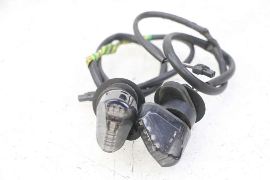 photo de CLIGNOTANT AVANT PIAGGIO MP3 LT 300 (2010 - 2016)
