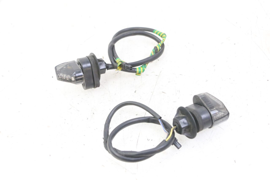 photo de CLIGNOTANT AVANT PIAGGIO MP3 LT 300 (2010 - 2016)