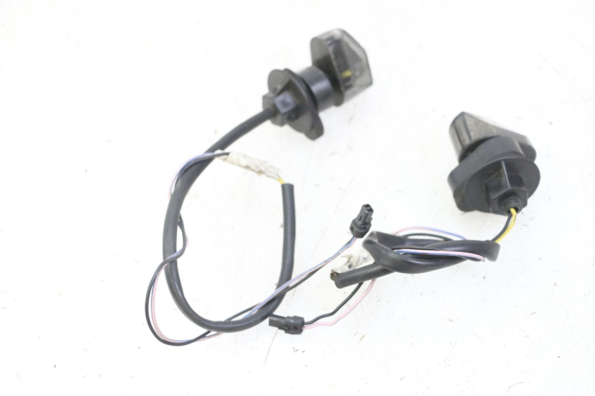photo de CLIGNOTANT AVANT PIAGGIO MP3 500 (2011 - 2015)