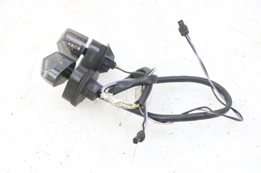 photo de CLIGNOTANT AVANT PIAGGIO MP3 500 (2011 - 2015)