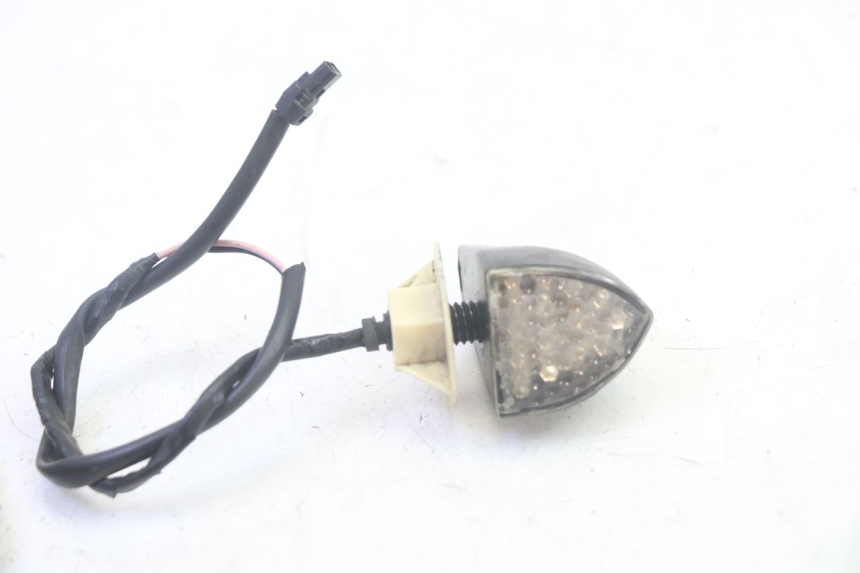 photo de CLIGNOTANT AVANT PIAGGIO MP3 RL 250 (2007 - 2010) - Autre angle de vue