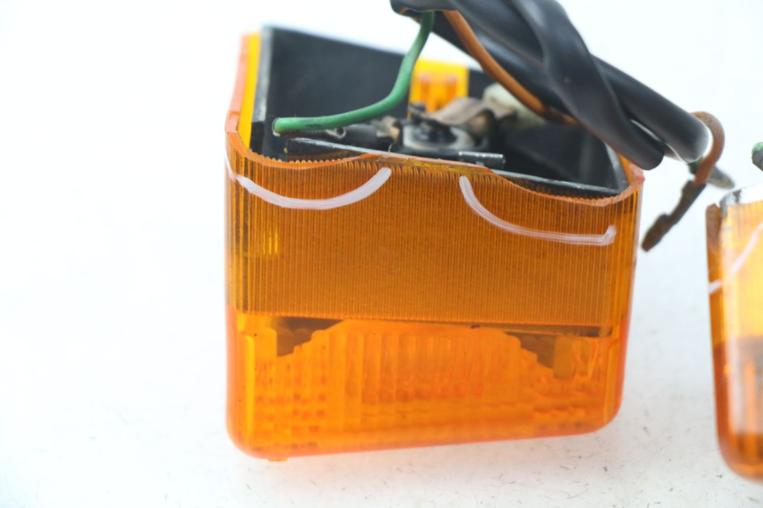 photo de CLIGNOTANT AVANT PEUGEOT SX 80 (1986 - 1995) - Gros plan technique