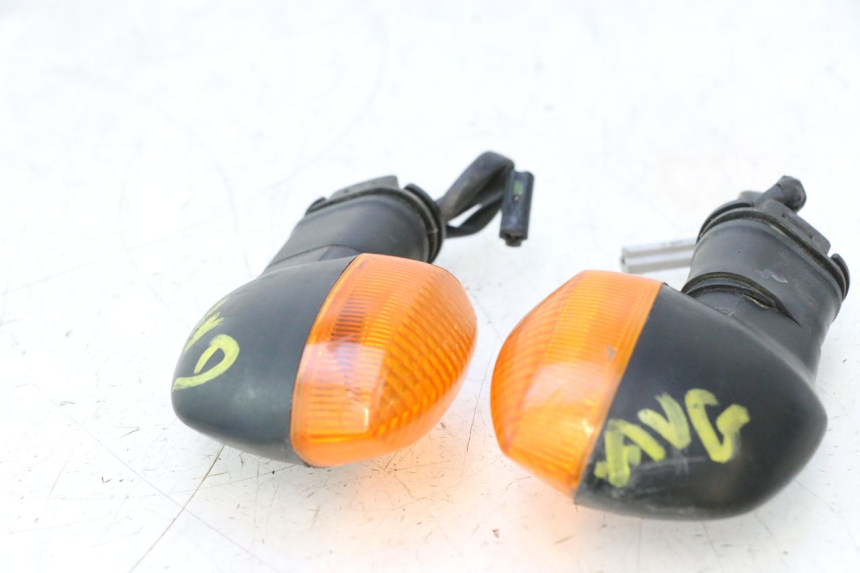 photo de CLIGNOTANT AVANT YAMAHA TDM ABS 900 (2002 - 2014) - Autre angle de vue