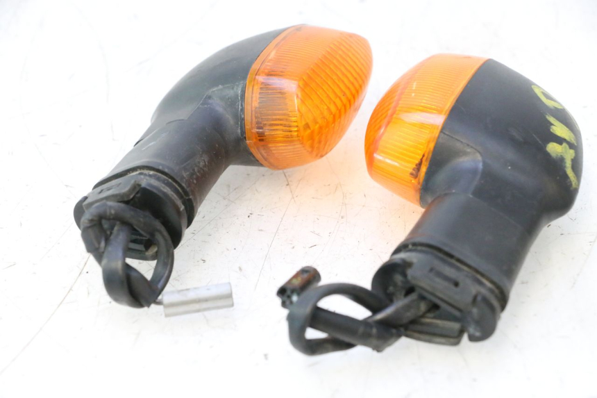 photo de CLIGNOTANT AVANT YAMAHA TDM ABS 900 (2002 - 2014) - Gros plan technique