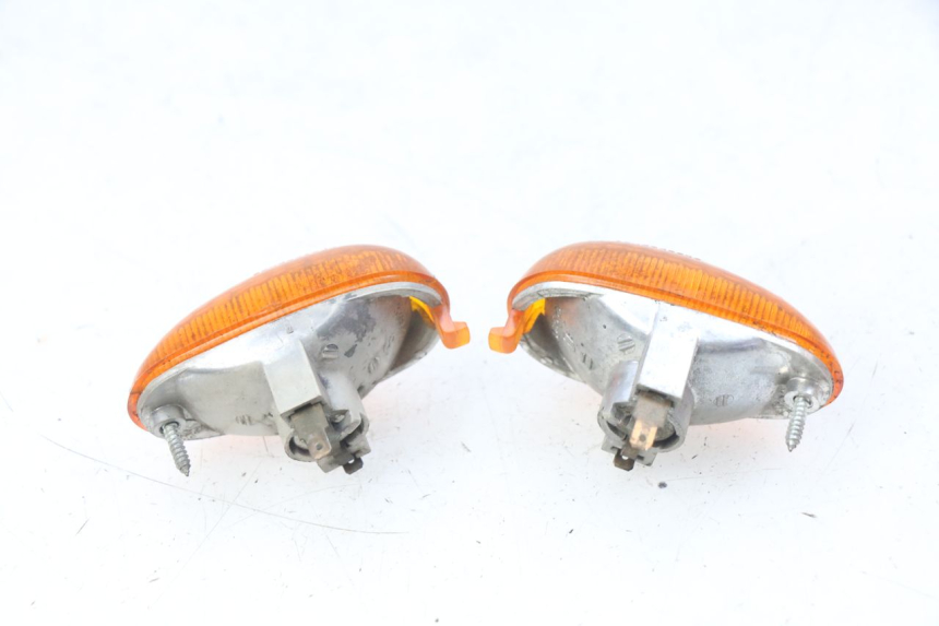 photo de CLIGNOTANT AVANT PIAGGIO TYPHOON 50 (1993 - 1999) - Autre angle de vue