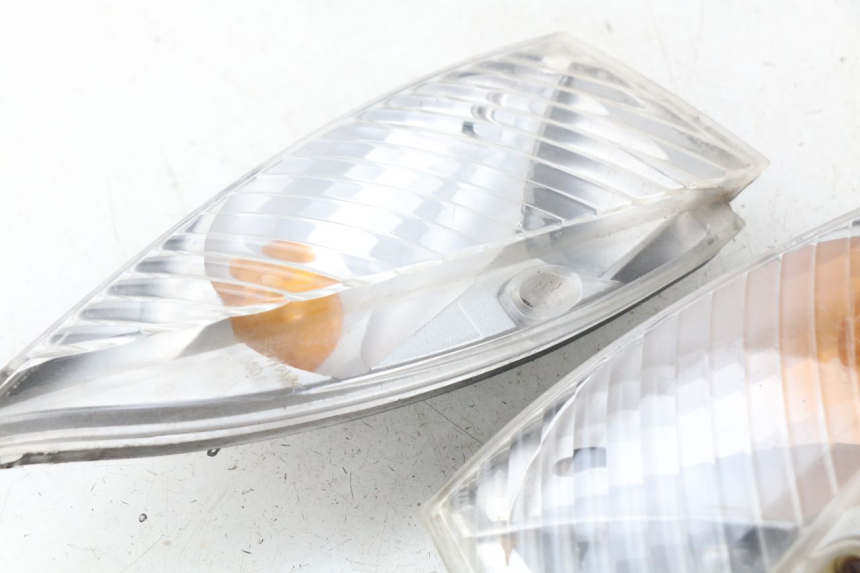 photo de CLIGNOTANT AVANT PEUGEOT VIVACITY 100 (1999 - 2008) - Autre angle de vue