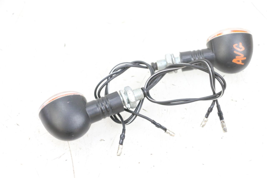 photo de CLIGNOTANT AVANT DAELIM VJ ROADWIN FI 125 (2008 - 2017) - Gros plan technique