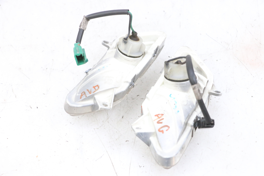 photo de CLIGNOTANT AVANT YAMAHA XMAX X-MAX 125 (2006 - 2009) - Zoom état d’usage