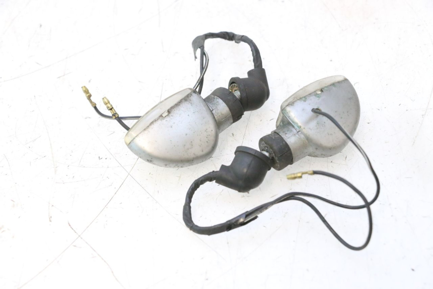 photo de CLIGNOTANT AVANT YAMAHA XJR 1300 (1998 - 2002) - Autre angle de vue