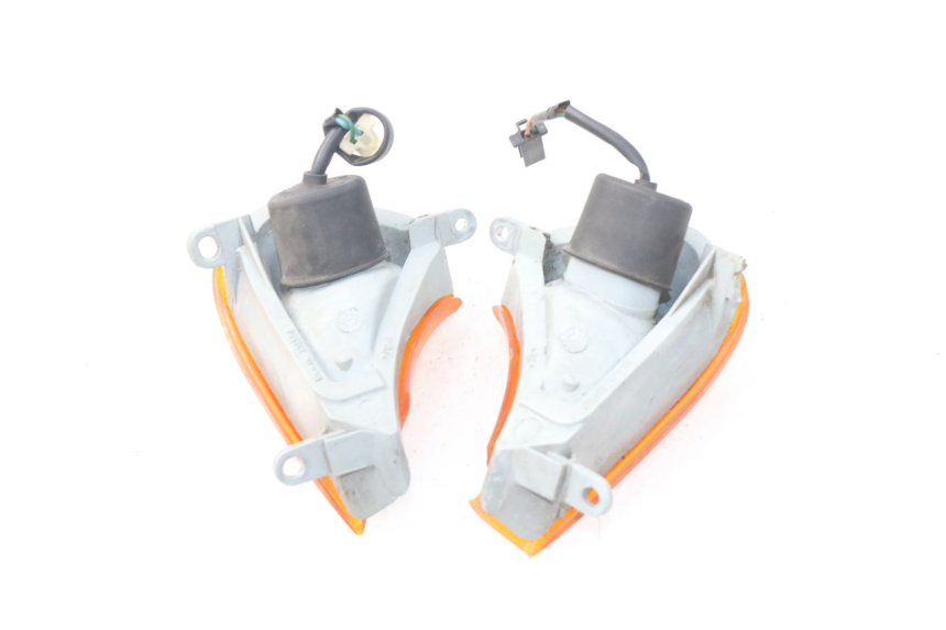 photo de CLIGNOTANT AVANT HONDA XLV VARADERO 125 (2000 - 2006) - Gros plan technique