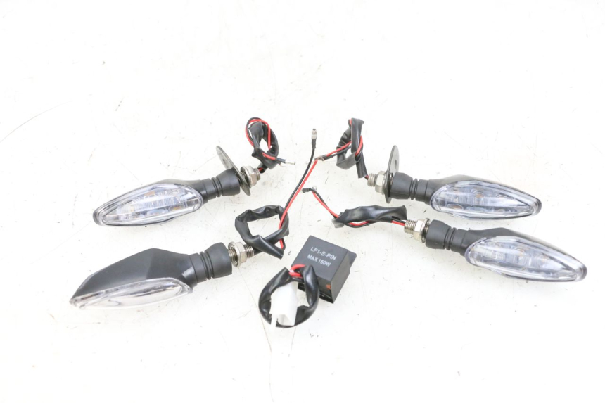 photo de CLIGNOTANT AVANT KAWASAKI ZR 7 750 (1999 - 2001) - Vue principale