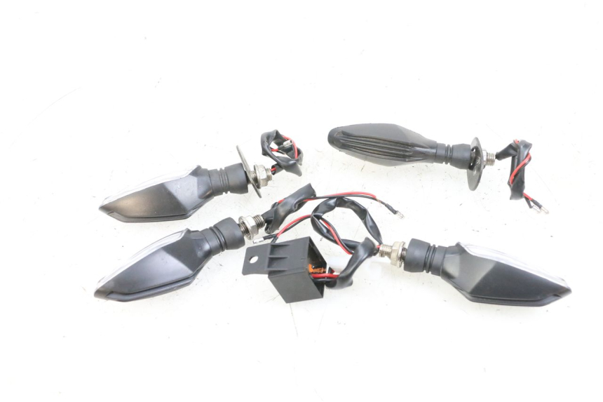 photo de CLIGNOTANT AVANT KAWASAKI ZR 7 750 (1999 - 2001) - État de surface