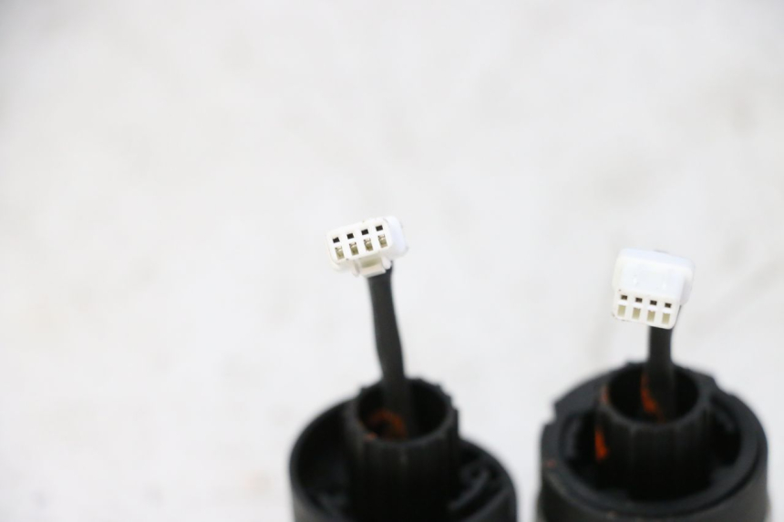 photo de CLIGNOTANT AVANT SEGWAY NINEBOT ZT3 PRO 1