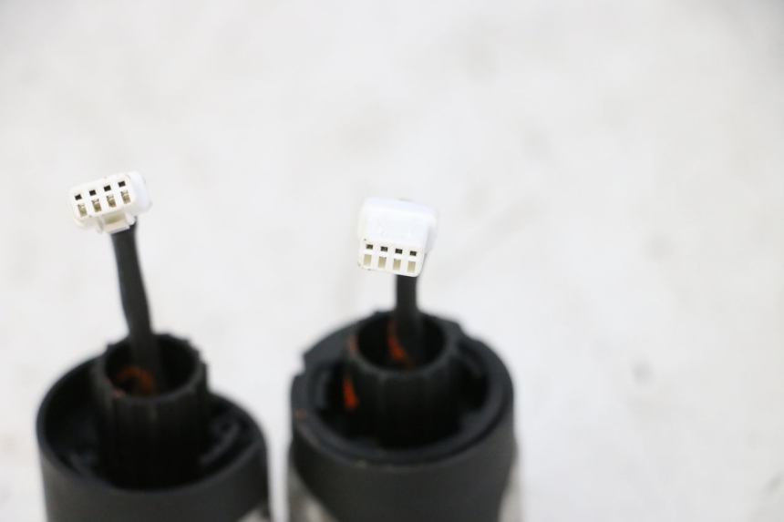 photo de CLIGNOTANT AVANT SEGWAY NINEBOT ZT3 PRO 1