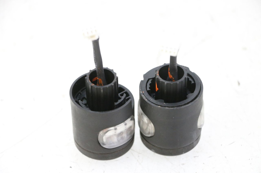 photo de CLIGNOTANT AVANT SEGWAY NINEBOT ZT3 PRO 1