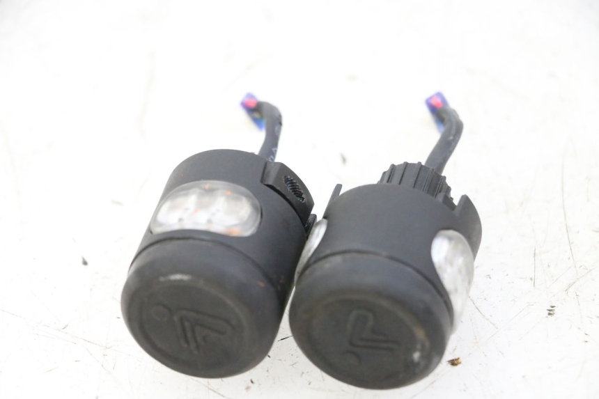 photo de CLIGNOTANT AVANT SEGWAY NINEBOT ZT3 PRO 1