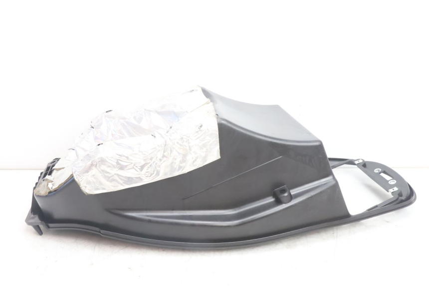 photo de COFFRE SELLE KYMCO AGILITY CITY 16P 125 (2015 - 2024) - Gros plan technique