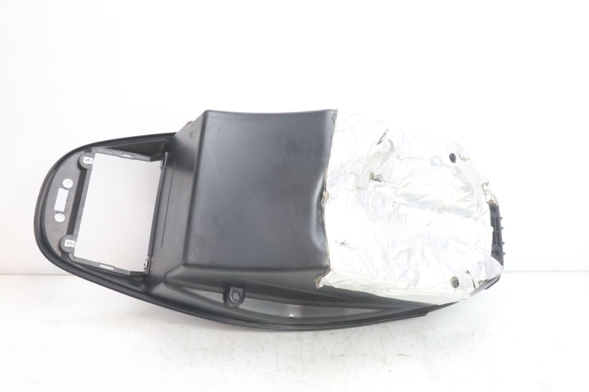 photo de COFFRE SELLE KYMCO AGILITY CITY 16P 125 (2015 - 2024) - Points de fixation