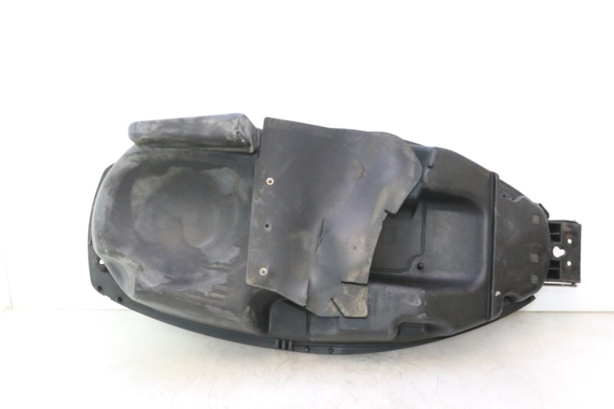 photo de COFFRE SELLE APRILIA ATLANTIC S 125 (2010 - 2013) - État de surface