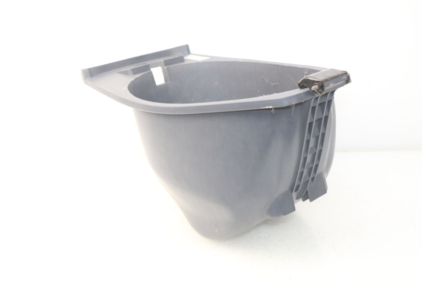 photo de COFFRE SELLE PGO BIG MAX 50 (2001 - 2009) - Gros plan technique