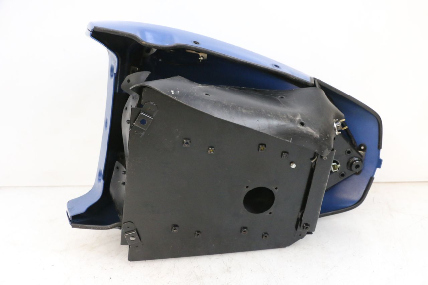 photo de COFFRE SELLE YAMAHA FJR ABS 1300 (2006 - 2012) - Zoom état d’usage